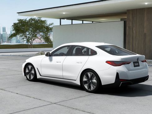 New 2025 BMW i4 eDrive40 image 2