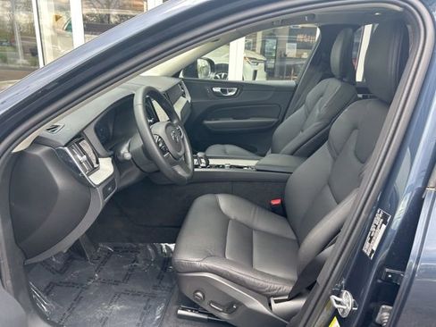Certified 2025 Volvo XC60 B5 Plus w/ Climate Package AWD/4WD image 17