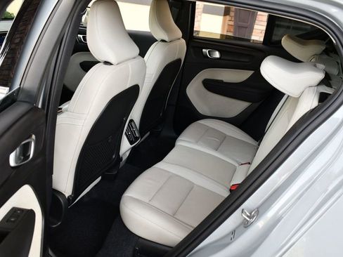 Used 2025 Volvo XC40 B5 Ultra image 15