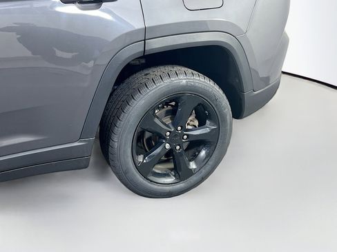 Used 2022 Jeep Grand Cherokee Altitude image 29