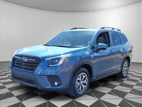 Used 2023 Subaru Forester Premium image 4