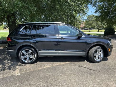 Used 2021 Volkswagen Tiguan SE FWD image 2