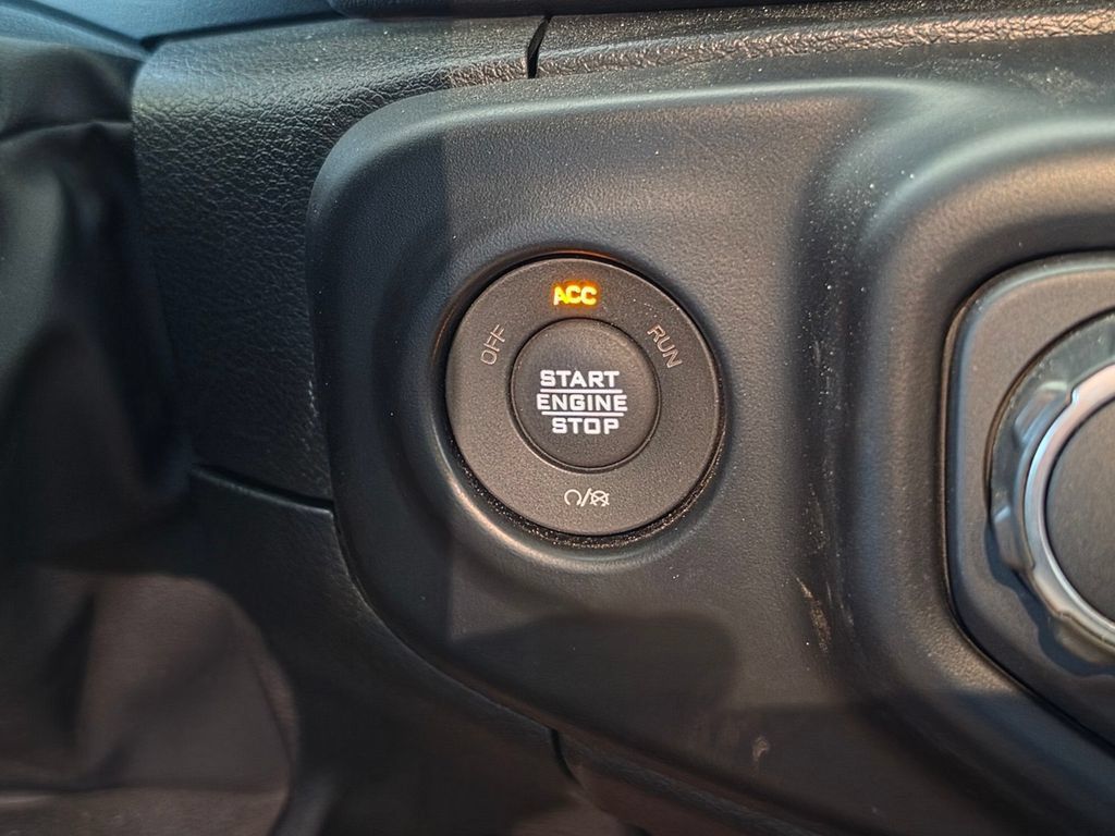 Used 2022 Jeep Wrangler Unlimited Rubicon AWD/4WD image 39