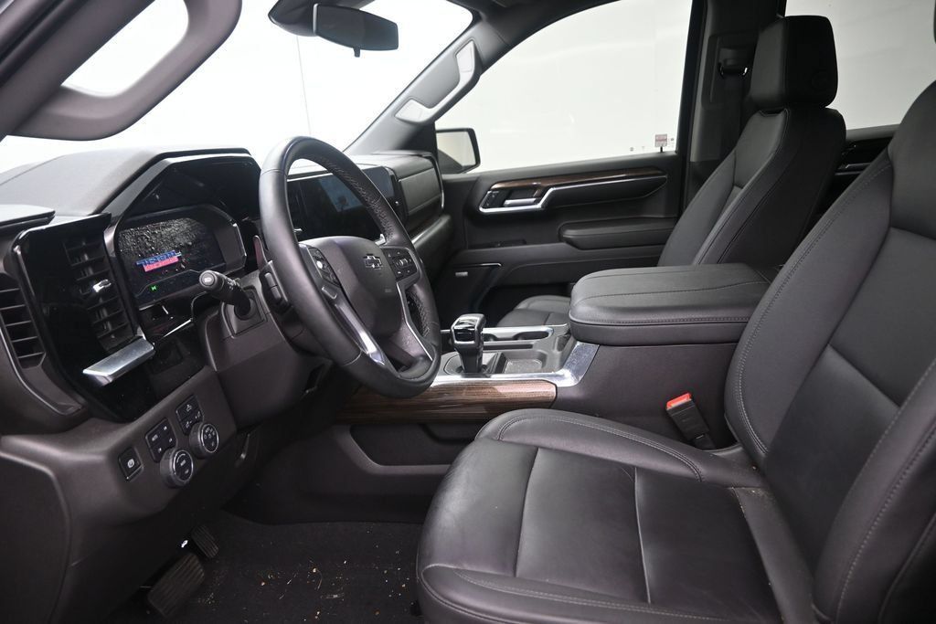 Used 2024 Chevrolet Silverado 1500 LT Trail Boss w/ Convenience Package II AWD/4WD image 12