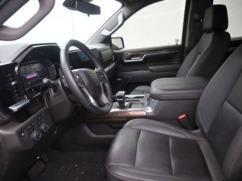 Used 2024 Chevrolet Silverado 1500 LT Trail Boss w/ Convenience Package II AWD/4WD image 12