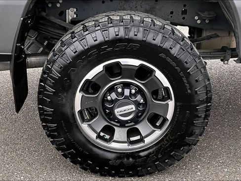 Used 2024 Ford F250 Lariat w/ Tremor Off-Road Package image 35
