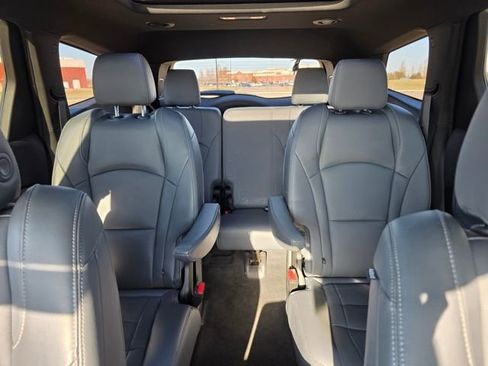 Used 2023 Buick Enclave Premium image 18