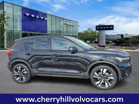 Certified 2025 Volvo XC40 B5 Ultra w/ Protection Package Premier image 8