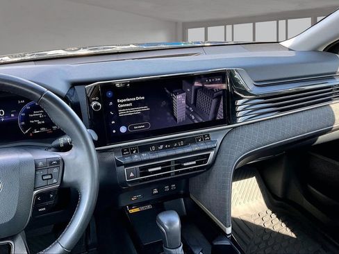 Used 2025 Toyota Camry XLE FWD image 6