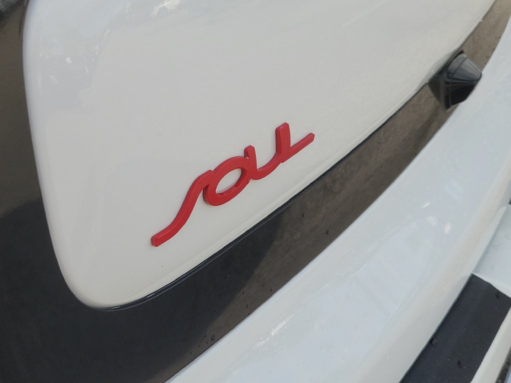 Used 2018 Kia Soul ! FWD image 6