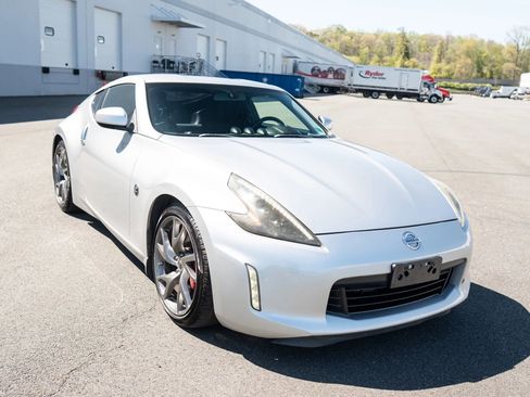 Used 2014 Nissan 370Z Coupe w/ Sport Package RWD image 8