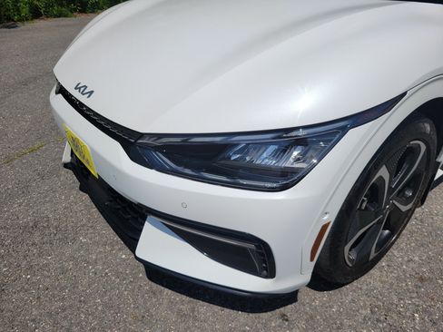 Used 2022 Kia EV6 GT-Line w/ GT-Line Suede Seat Package AWD/4WD image 9