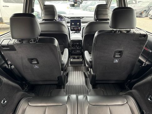 Used 2021 Jeep Grand Cherokee L Overland w/ Luxury Tech Group IV AWD/4WD image 20