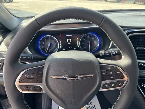 New 2026 Chrysler Pacifica Select image 8