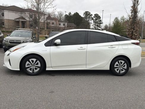 Used 2016 Toyota Prius Four image 6