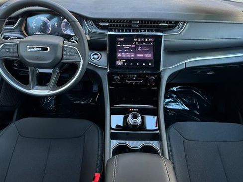 New 2025 Jeep Grand Cherokee L Laredo image 10