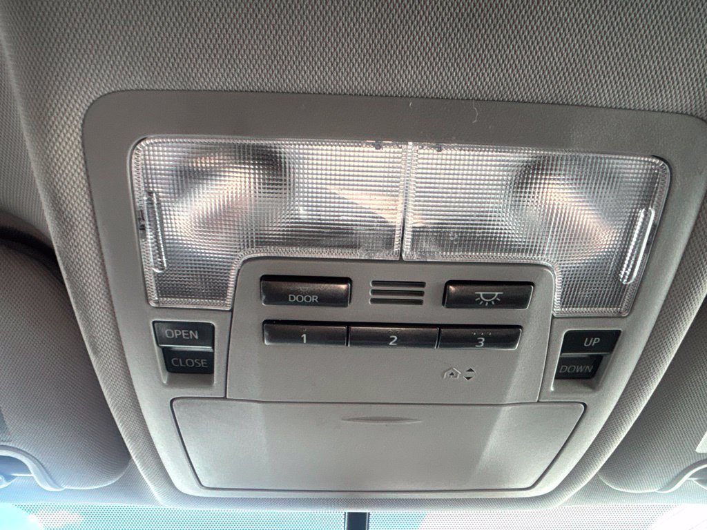 Used 2014 Toyota Highlander XLE FWD image 16