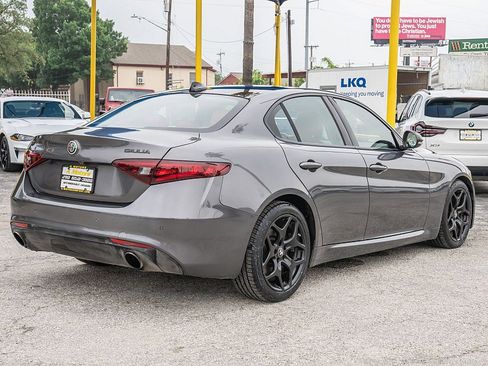 Used 2021 Alfa Romeo Giulia Sprint w/ Nero Edizione RWD image 5