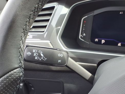 Used 2024 Volkswagen Tiguan SEL R-Line AWD/4WD image 31