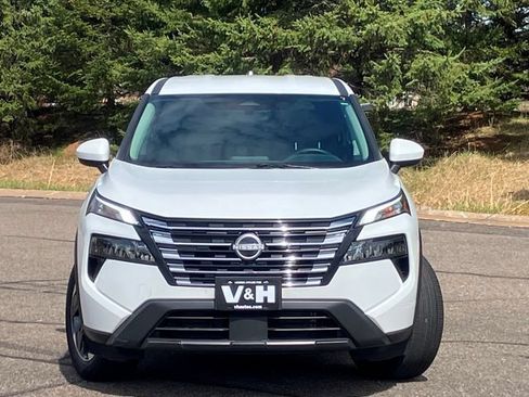 Used 2025 Nissan Rogue SV AWD/4WD image 29