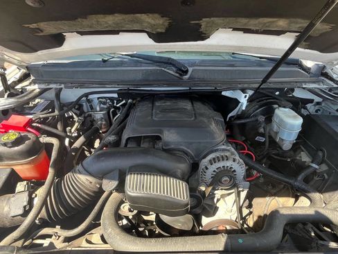 Used 2012 Chevrolet Suburban LT image 25