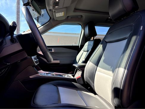 Used 2023 Ford Explorer XLT w/ Equipment Group 202A image 12