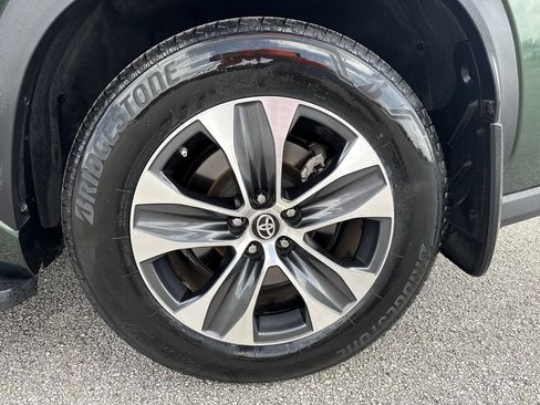 Certified 2024 Toyota Highlander XLE FWD image 19