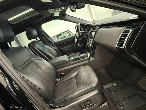 Used 2020 Land Rover Discovery SE image 23
