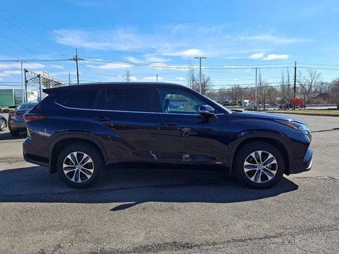 Certified 2025 Toyota Highlander XLE image 27