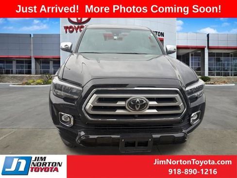 Used 2023 Toyota Tacoma Limited RWD image 2