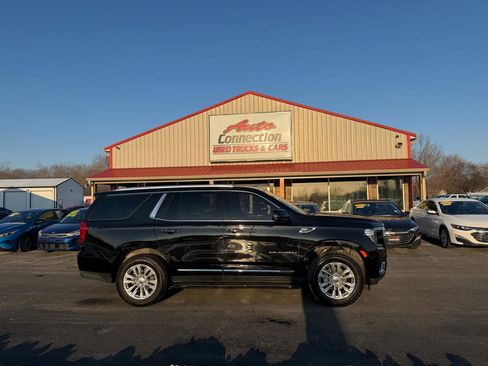 Used 2024 GMC Yukon SLT w/ SLT Premium Package image 3
