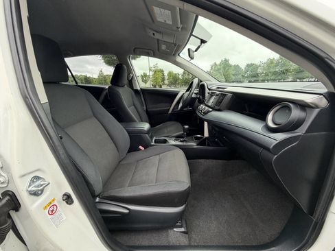 Used 2016 Toyota RAV4 LE FWD image 16