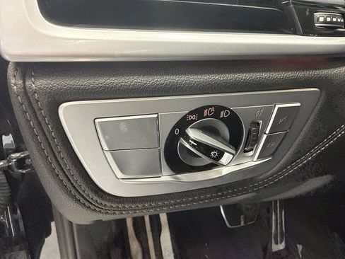 Used 2022 BMW 750i xDrive w/ M Sport Package AWD/4WD image 19