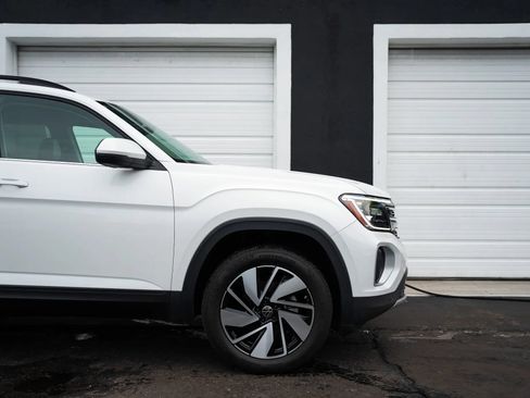 Used 2026 Volkswagen Atlas SE FWD image 9