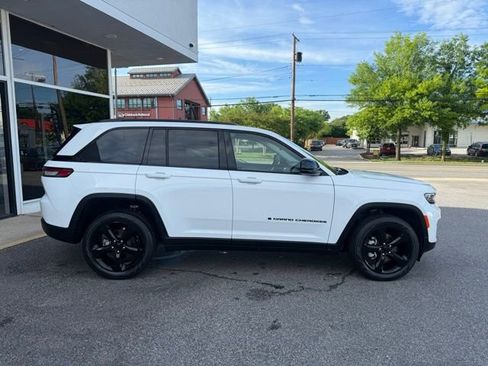 Used 2023 Jeep Grand Cherokee Limited w/ Black Appearance Package AWD/4WD image 29