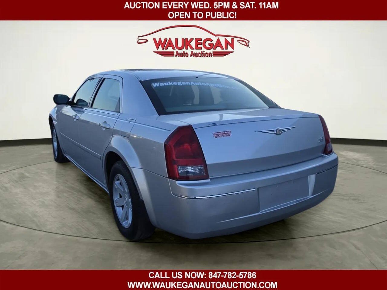 Used 2005 Chrysler 300 Touring RWD image 4