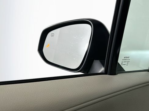 Used 2021 Toyota Sienna XLE image 16