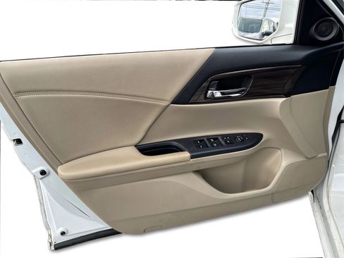 Used 2016 Honda Accord EX image 23