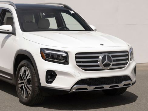 Used 2026 Mercedes-Benz GLB 250 image 3