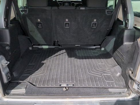 Used 2018 Jeep Wrangler Unlimited Sport AWD/4WD image 14