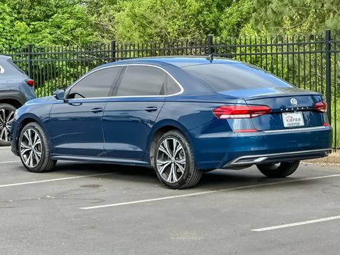 Used 2022 Volkswagen Passat 2.0T SE FWD image 6