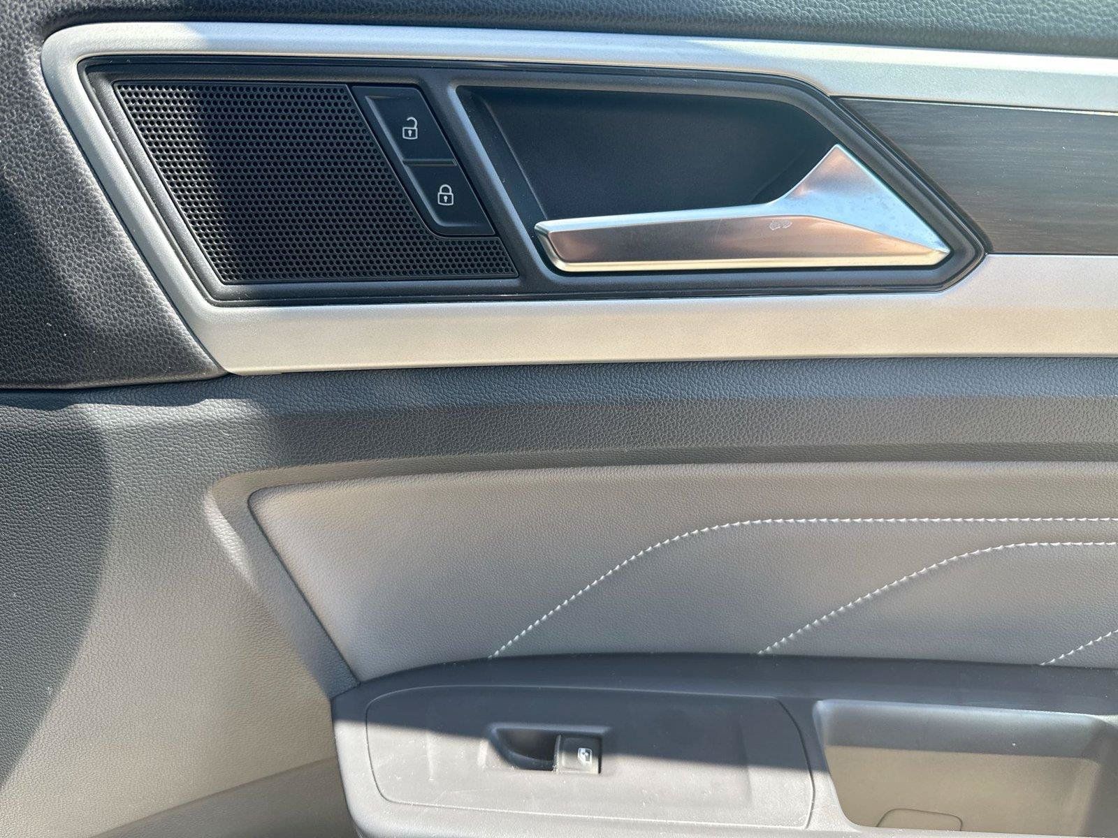 Used 2021 Volkswagen Atlas SE w/ Towing Package FWD image 18