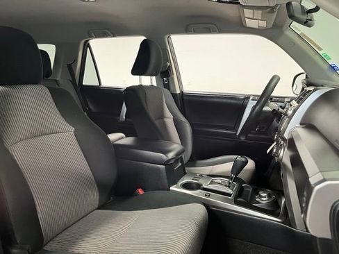 Used 2018 Toyota 4Runner SR5 AWD/4WD image 10
