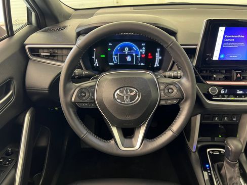 Used 2024 Toyota Corolla Cross XSE image 27