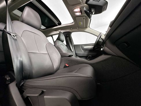 Used 2025 Volvo XC40 B5 Core w/ Climate Package image 27