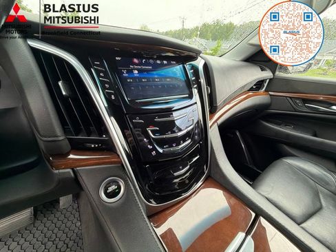 Used 2019 Cadillac Escalade ESV Luxury AWD/4WD image 33