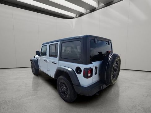 Used 2025 Jeep Wrangler Unlimited Sport AWD/4WD image 3