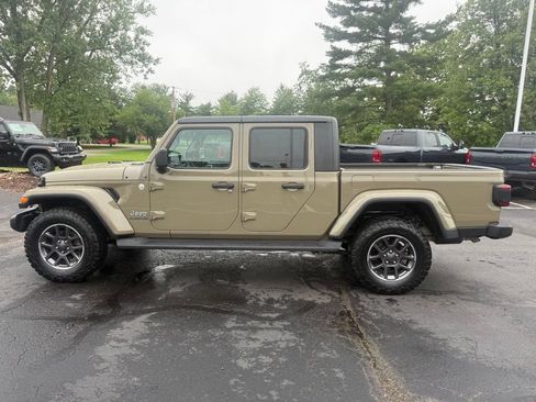 Used 2020 Jeep Gladiator Overland AWD/4WD image 7