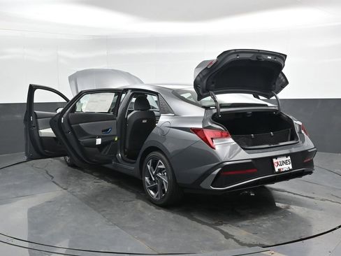 Certified 2025 Hyundai Elantra Limited FWD image 56