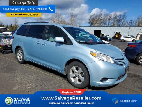 Used 2015 Toyota Sienna LE w/ Four Season Floor Mat Package image 5